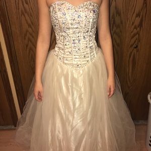 Cream/Off White Prom Dress